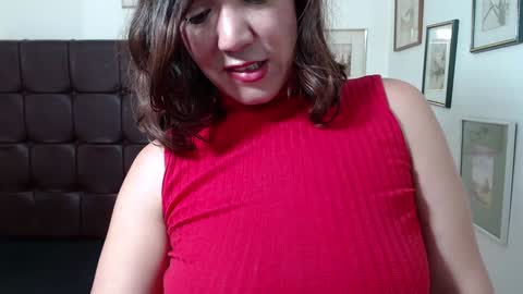 Snapshot of dannazuluaga chatting on 01/11/25, 02:36 Danna online show from 01/11/25, 02:36