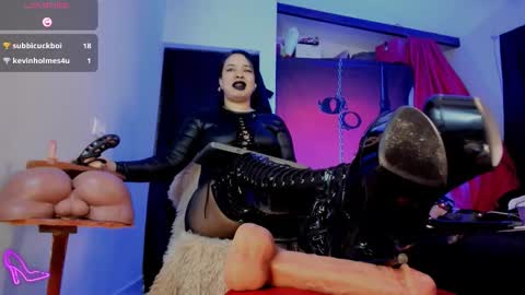 Snapshot of dannia_danne chatting on 12/22/25, 11:51 Goddess Dannia online show from 12/22/25, 11:51