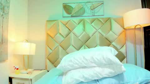 danniakross online show from 09/27/25, 09:25