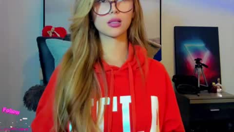 Snapshot of danniecarton chatting on 02/25/25, 04:46 danniecarton online show from 02/25/25, 04:46