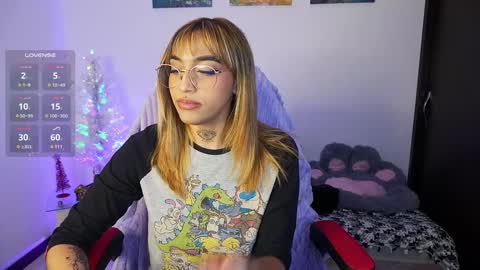 Snapshot of dannielle_ chatting on 12/12/24, 10:52    online show from 12/12/24, 10:52