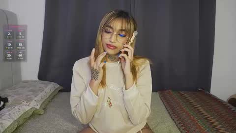 Snapshot of dannielle_ chatting on 02/28/25, 08:39    online show from 02/28/25, 08:39