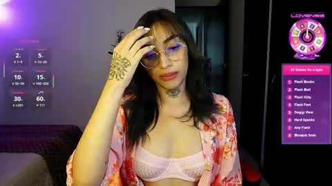 Snapshot of dannielle_ chatting on 09/16/25, 07:59    online show from 09/16/25, 07:59