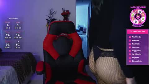 Snapshot of dannielle_ chatting on 10/12/25, 07:35    online show from 10/12/25, 07:35