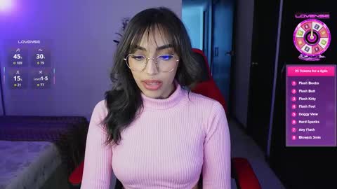 Snapshot of dannielle_ chatting on 10/23/25, 08:18    online show from 10/23/25, 08:18