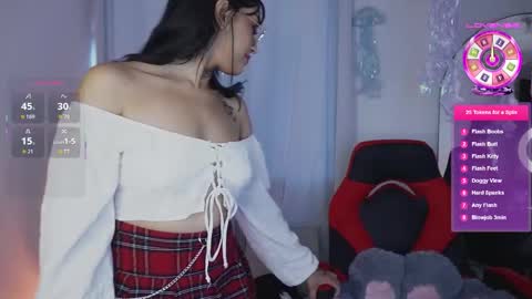 Snapshot of dannielle_ chatting on 11/07/25, 09:04 online show from 11/07/25, 09:04