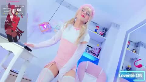 Snapshot of danniigrovers chatting on 01/19/26, 12:53 Danni Sebastian online show from 01/19/26, 12:53