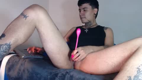 Snapshot of dannteftm chatting on 12/28/24, 02:43 DANNTE online show from 12/28/24, 02:43