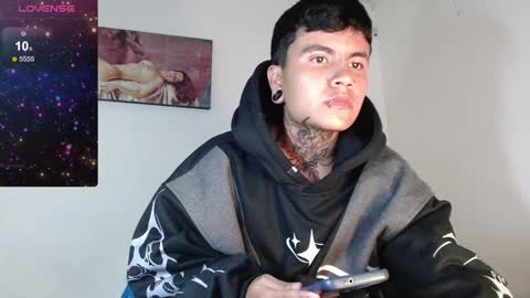 Snapshot of dannteftm chatting on 01/05/25, 11:55 DANNTE online show from 01/05/25, 11:55