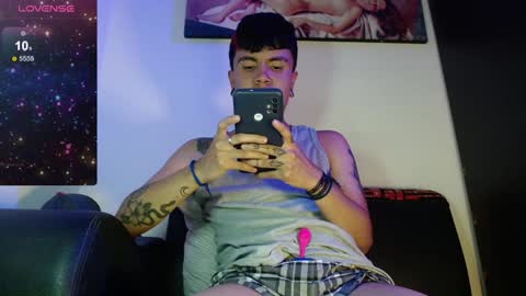 Snapshot of dannteftm chatting on 01/28/25, 02:21 DANNTE online show from 01/28/25, 02:21