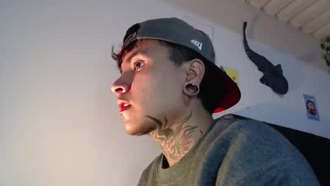 Snapshot of dannteftm chatting on 10/20/25, 01:39 DANNTE online show from 10/20/25, 01:39