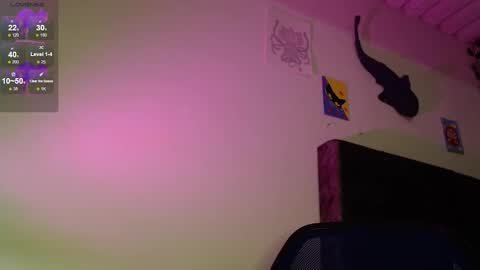 Snapshot of dannteftm chatting on 10/23/25, 01:16 DANNTE online show from 10/23/25, 01:16