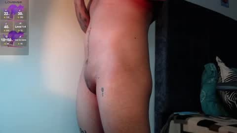 Snapshot of dannteftm chatting on 10/24/25, 01:24 DANNTE online show from 10/24/25, 01:24