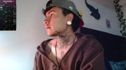 Snapshot of dannteftm chatting on 11/10/25, 01:37 DANNTE online show from 11/10/25, 01:37