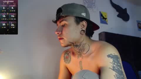 Snapshot of dannteftm chatting on 11/13/25, 02:49 DANNTE online show from 11/13/25, 02:49