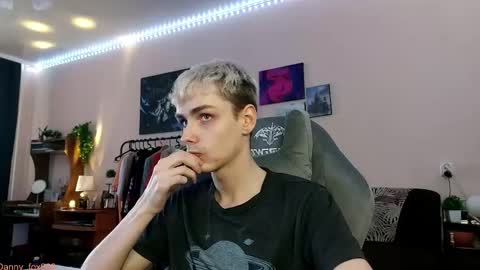 Snapshot of danny_fox888 chatting on 11/22/25, 04:22 Daniel online show from 11/22/25, 04:22