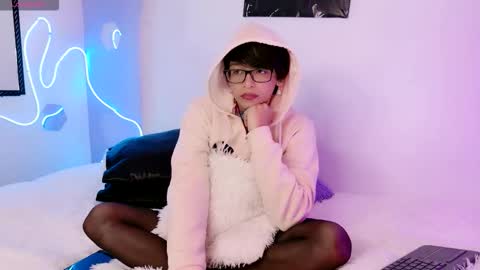 Snapshot of dannyhot__ chatting on 11/09/25, 08:45 Danny online show from 11/09/25, 08:45