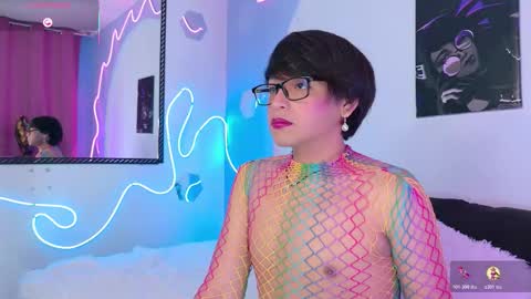 Snapshot of dannyhot__ chatting on 11/11/25, 09:04 Danny online show from 11/11/25, 09:04