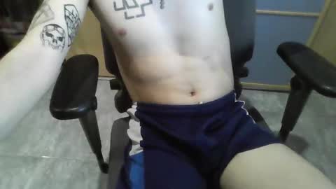 Snapshot of dannylbnz chatting on 12/21/25, 10:28 Danny L. online show from 12/21/25, 10:28