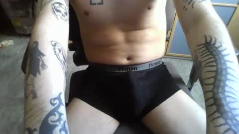 Snapshot of dannylbnz chatting on 04/07/26, 12:49 Danny L. online show from 04/07/26, 12:49