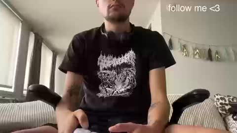 Snapshot of dannywalter789 chatting on 09/21/25, 02:40 Danny online show from 09/21/25, 02:40