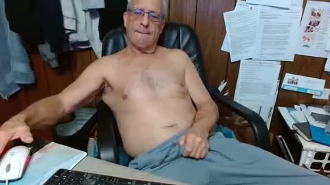 Snapshot of dano5913 chatting on 11/02/25, 12:02 dano5913 online show from 11/02/25, 12:02