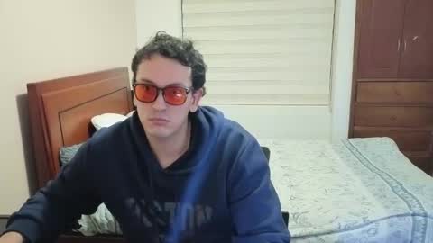 Snapshot of danruiz33 chatting on 06/10/26, 01:39 Dan online show from 06/10/26, 01:39