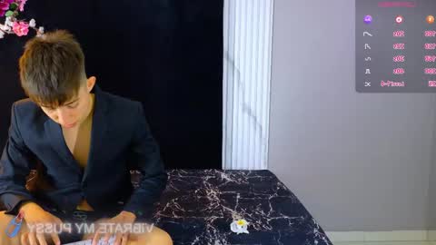 Snapshot of danteandviolete_cr chatting on 06/03/26, 11:35 DANTEVIOLETE online show from 06/03/26, 11:35