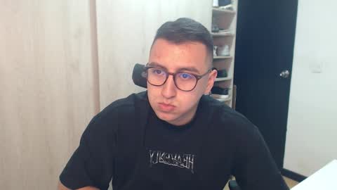 Snapshot of dantevesper chatting on 03/10/26, 01:43 dantevesper online show from 03/10/26, 01:43