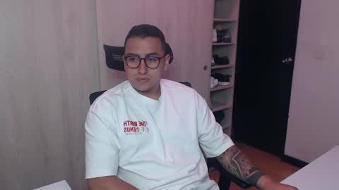 Snapshot of dantevesper chatting on 04/19/26, 04:01 dantevesper online show from 04/19/26, 04:01