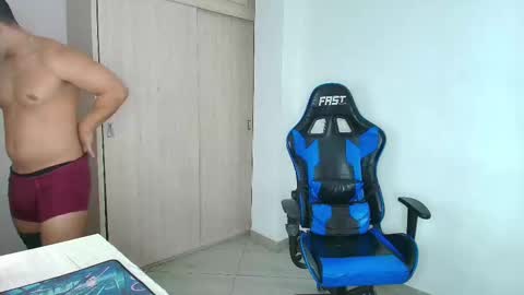 Snapshot of dantraxx chatting on 01/20/25, 03:18 Dantraxx online show from 01/20/25, 03:18