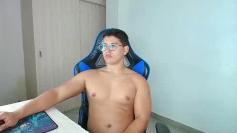 Snapshot of dantraxx chatting on 01/22/25, 08:38 Dantraxx online show from 01/22/25, 08:38