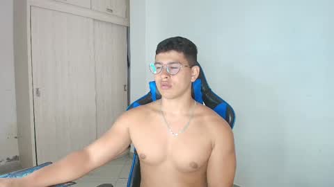 Snapshot of dantraxx chatting on 02/19/25, 06:32 Dantraxx online show from 02/19/25, 06:32