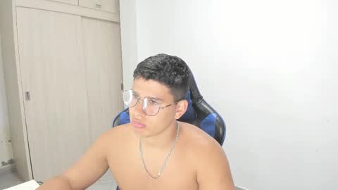 Snapshot of dantraxx chatting on 02/21/25, 06:48 Dantraxx online show from 02/21/25, 06:48