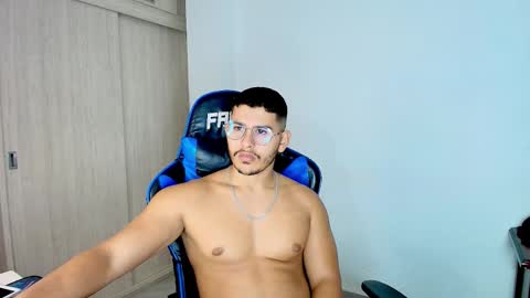 Snapshot of dantraxx chatting on 12/22/25, 03:03 Dantraxx online show from 12/22/25, 03:03