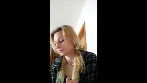 Snapshot of danuta1 chatting on 12/20/25, 02:24 DD online show from 12/20/25, 02:24