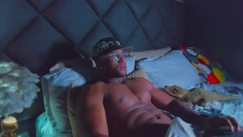 Snapshot of dany_dryy chatting on 12/22/25, 10:18 Dany online show from 12/22/25, 10:18