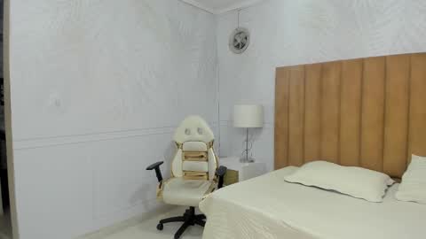 Snapshot of daphne81_ chatting on 01/19/25, 05:28 Daphne online show from 01/19/25, 05:28