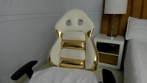 Snapshot of daphne81_ chatting on 02/19/25, 05:27 Daphne online show from 02/19/25, 05:27