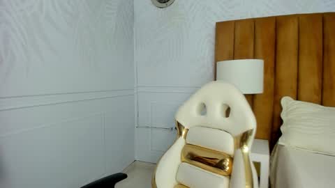 Snapshot of daphne81_ chatting on 02/26/25, 08:48 Daphne online show from 02/26/25, 08:48