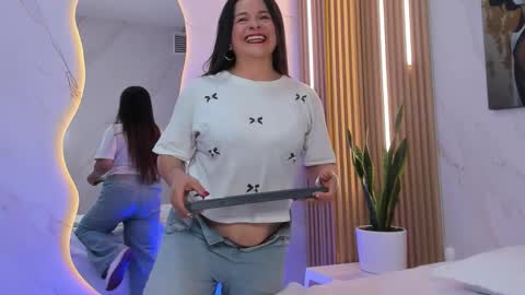 Snapshot of daphne81_ chatting on 10/02/25, 03:13 Daphne online show from 10/02/25, 03:13