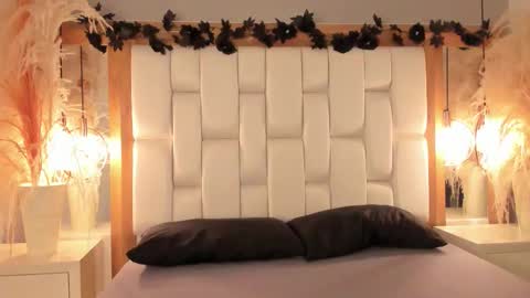 Snapshot of daphne_and_roger chatting on 11/12/25, 11:10 daphne_and_roger online show from 11/12/25, 11:10