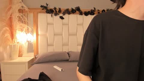 Snapshot of daphne_and_roger chatting on 11/20/25, 11:21 daphne_and_roger online show from 11/20/25, 11:21