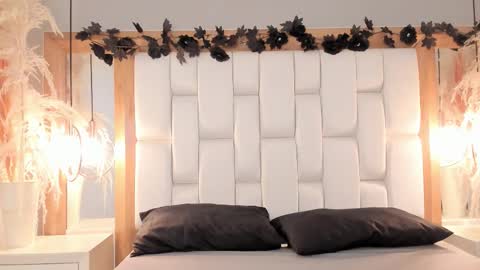 Snapshot of daphne_and_roger chatting on 11/29/25, 10:51 daphne_and_roger online show from 11/29/25, 10:51