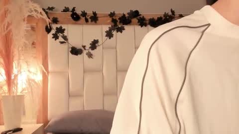 daphne_and_roger online show from 12/23/25, 11:08