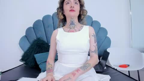 Daphne Blunt online show from 12/08/24, 06:33