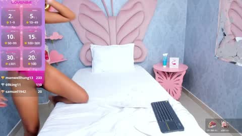 Snapshot of daphne_fox_ chatting on 12/26/24, 01:21 Daphne  online show from 12/26/24, 01:21