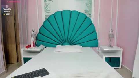 Snapshot of daphne_fox_ chatting on 01/04/25, 02:35 Daphne  online show from 01/04/25, 02:35