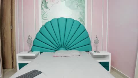 Snapshot of daphne_fox_ chatting on 01/21/25, 02:11 Daphne  online show from 01/21/25, 02:11