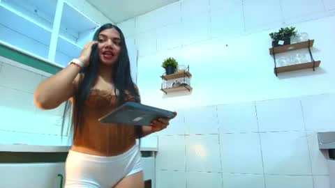 daphne_gloww online show from 06/12/26, 02:05